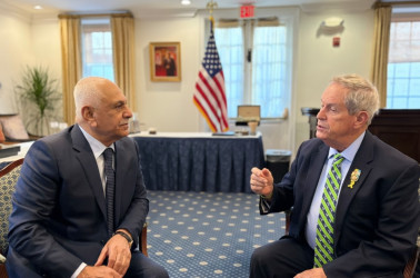 جێگری سەرۆک لەگەڵ کۆنگرێسمان جۆ ویڵسن کۆبووەوە