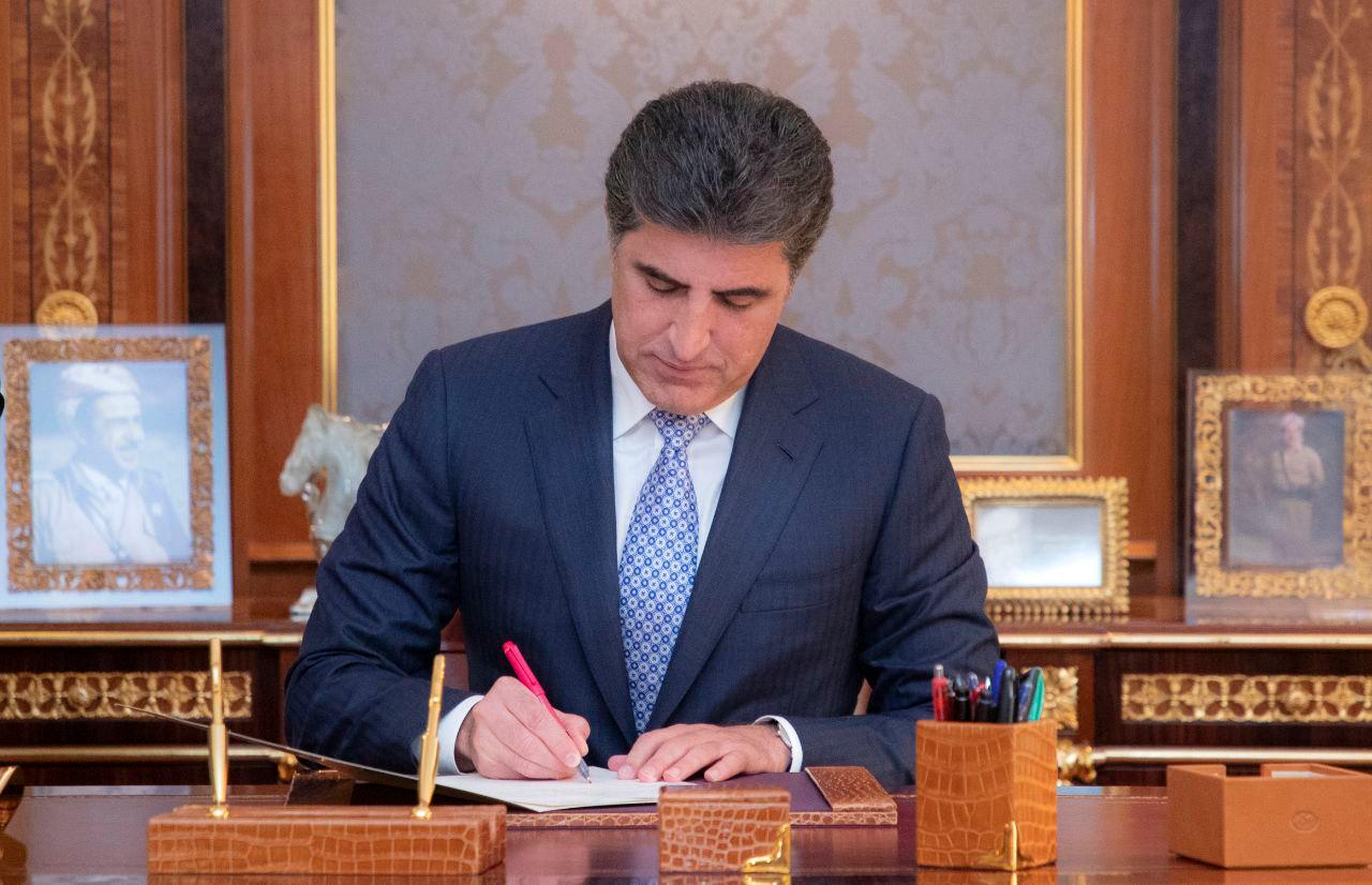 President Nechirvan Barzani signs an appointment decree